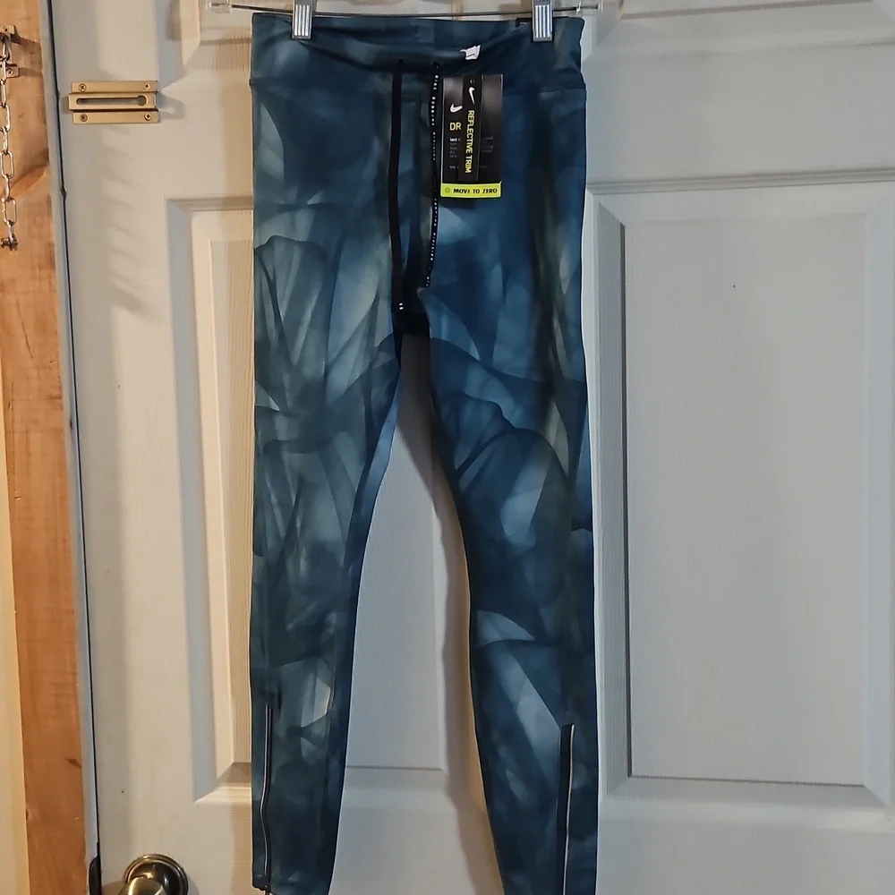 Nike Women's Run Division 7/8th Tights: MID RISE: BLUE: NEW WITH TAGS: SIZE S